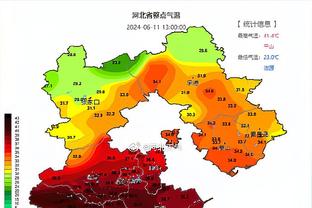 ?恩比德从文班旁边走过 偷偷比身高发现自己矮一头满脸震惊